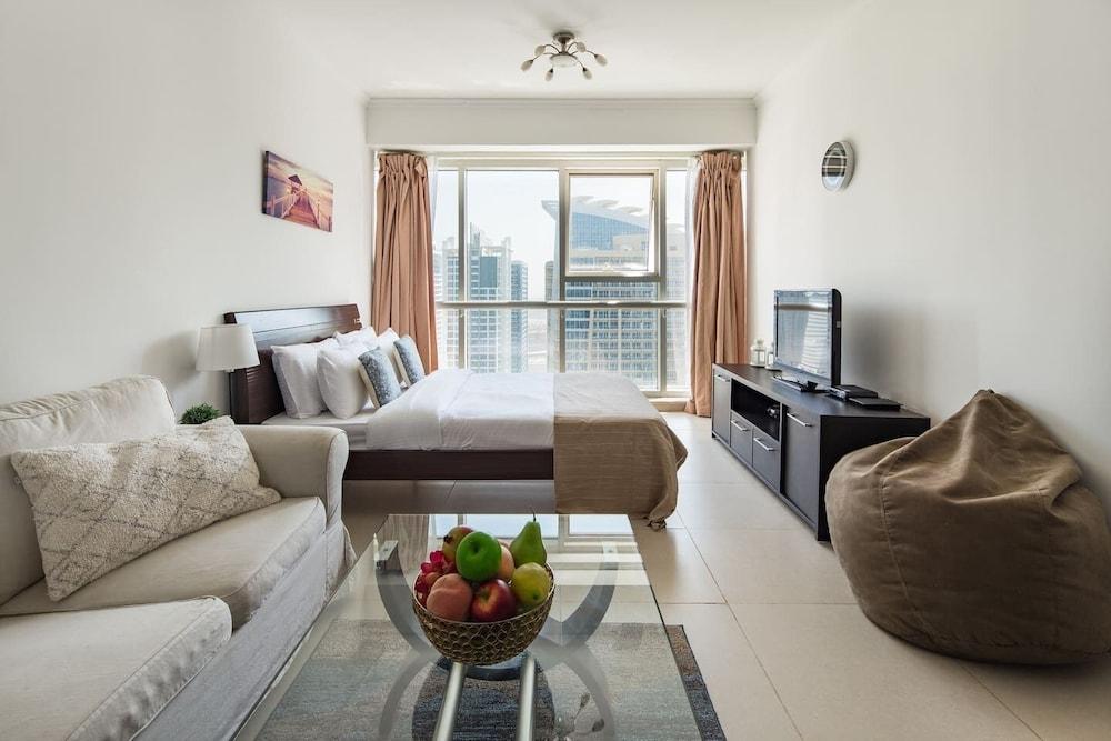 Spacious Studio in Heart of JLT - Tap to explore photos