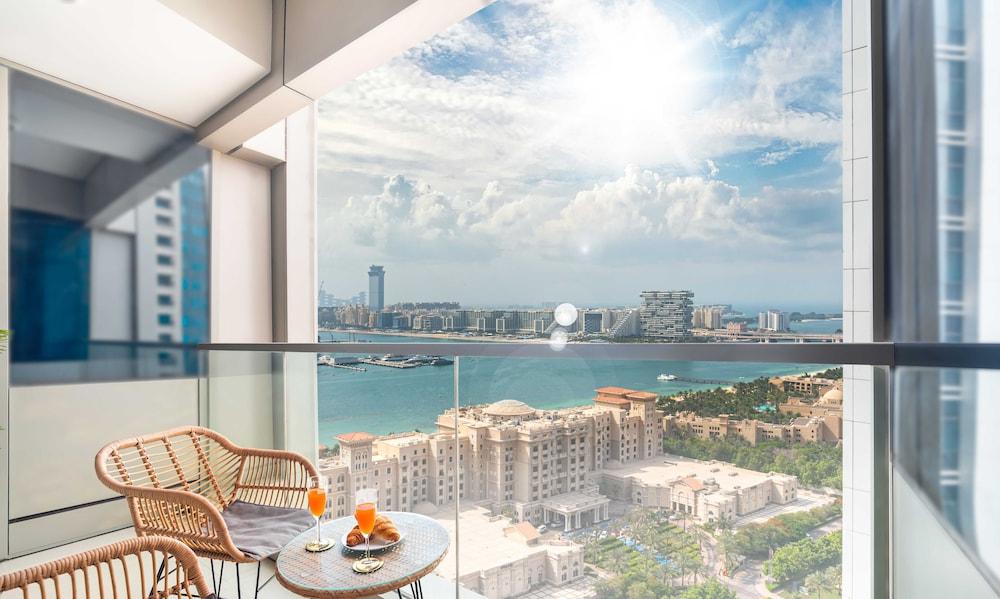 LUX - Marina Ocean View Suite 1