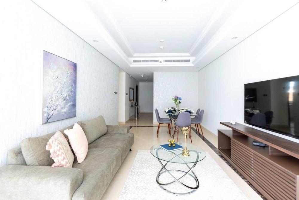 Luxurious 3BR Loft W/ Study In Downtown Dubai - Tap to explore photos