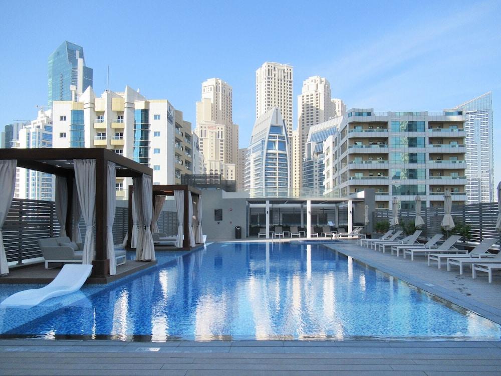 Spectacular Studio Apartment in Dubai Marina - Tap to explore photos