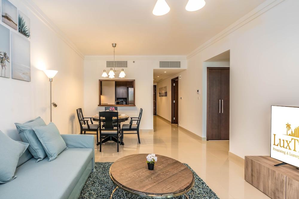 Lux BnB Boulevard Point Tower I Downtown Views - Tap to explore photos