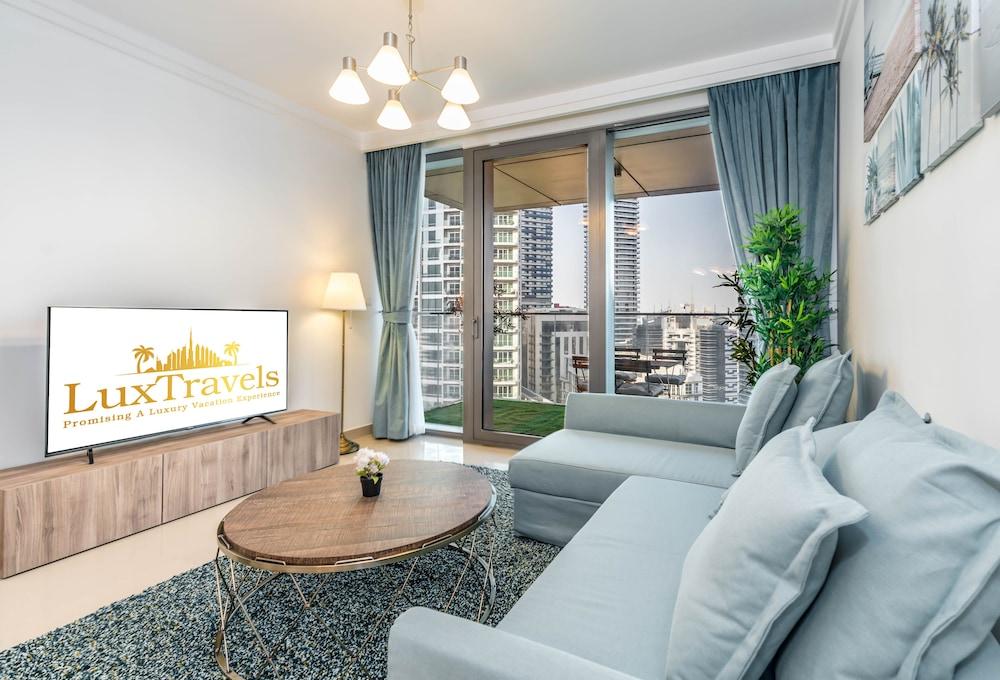 Lux BnB Boulevard Point Tower I Downtown Views - Tap to explore photos