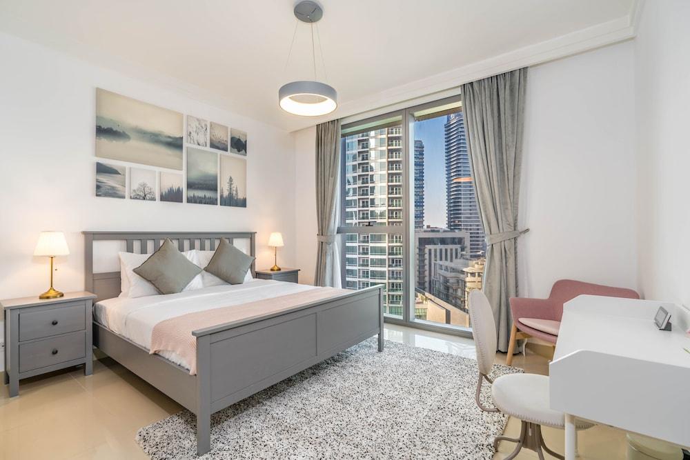 Lux BnB Boulevard Point Tower I Downtown Views - Tap to explore photos