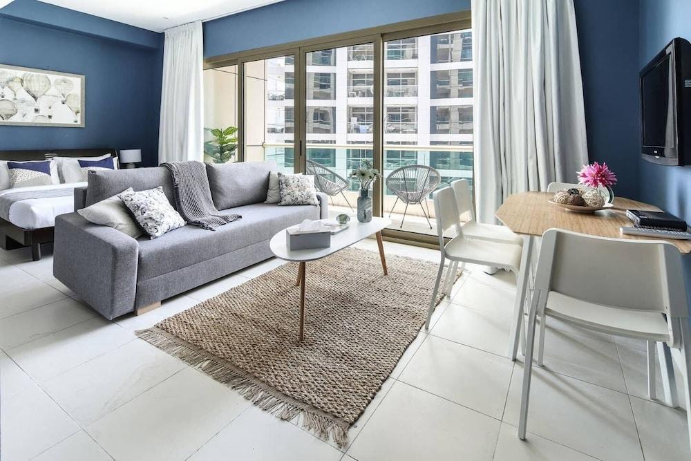 Enticing Studio in Dubai Marina - Next to Beach! - Tap to explore photos