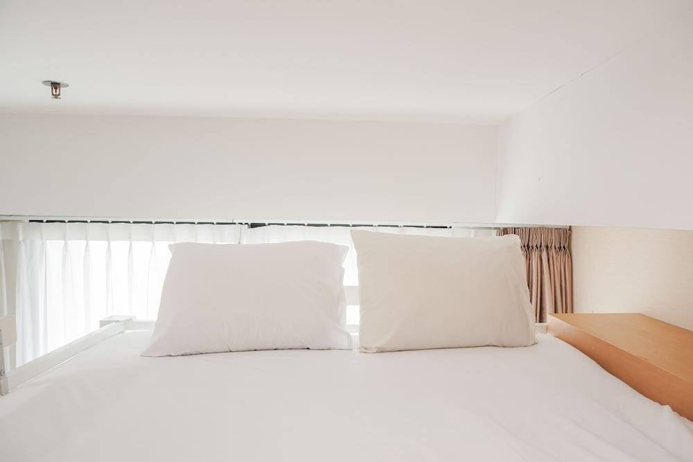 Fancy and Nice Studio Room Apartment at Nine Residence