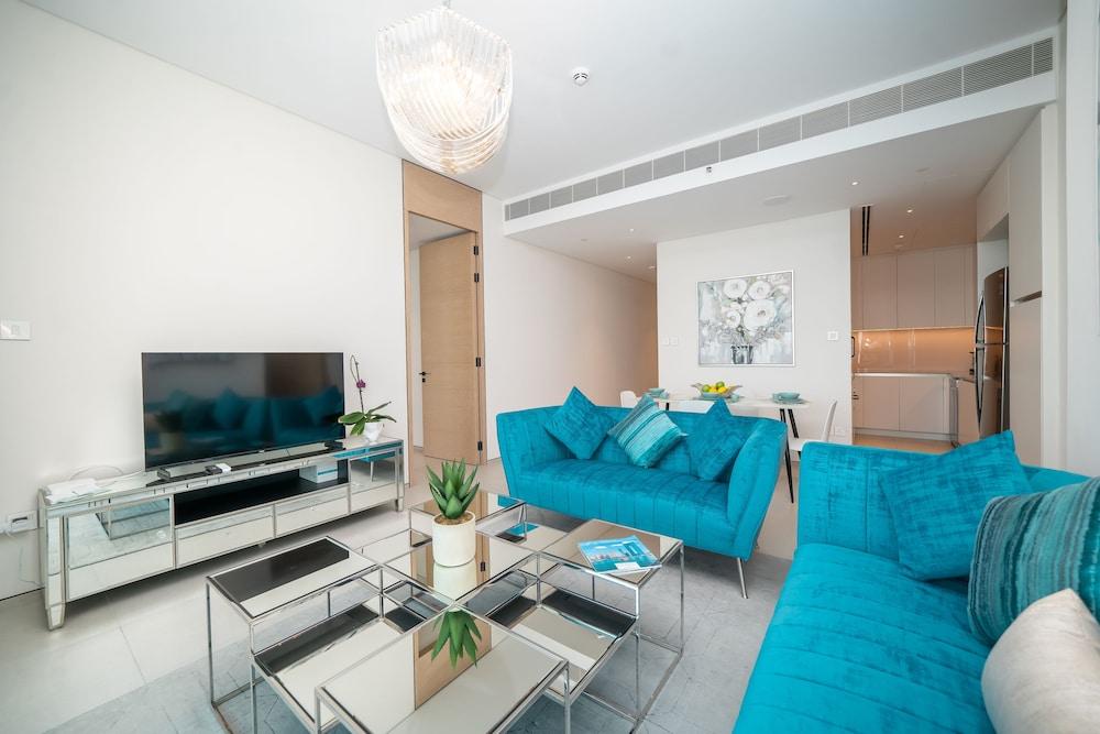 Jumeirah Gate Tower - Luton Vacation Homes - Tap to explore photos