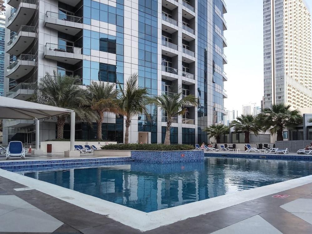 Flashy & Vibrant 1BR Apartment in Dubai Marina! - Tap to explore photos
