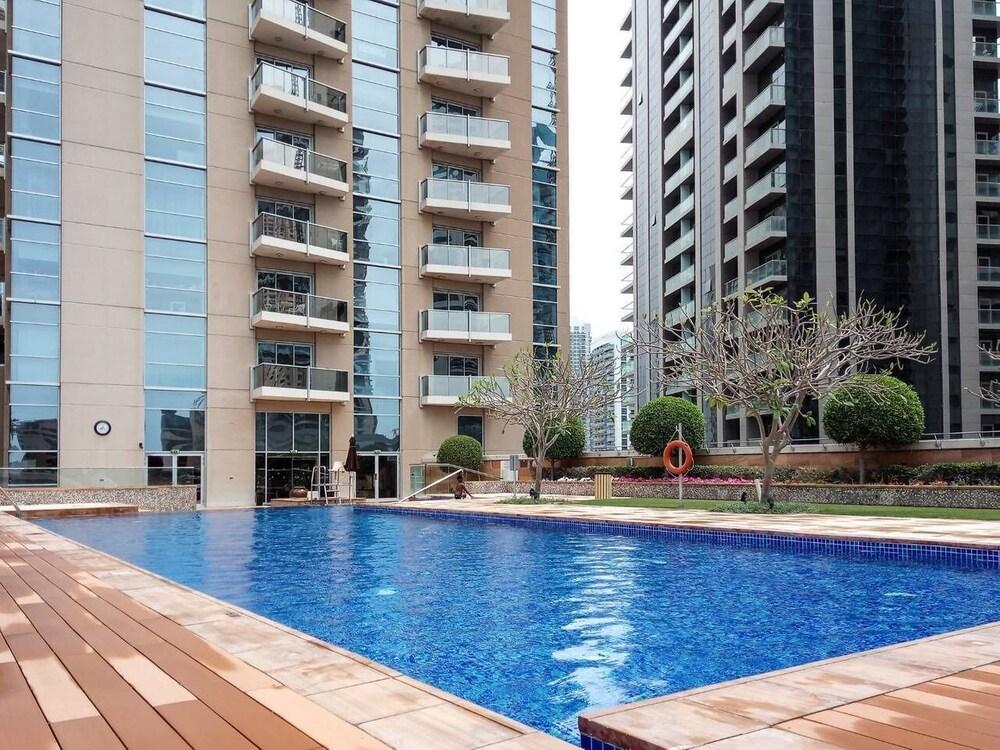 Trendy & Modern 1BR in Marina - Sleeps 4! - Tap to explore photos