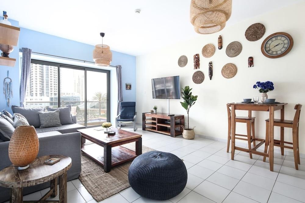 Trendy & Modern 1BR in Marina - Sleeps 4! - Tap to explore photos