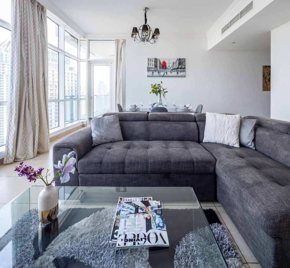 Luxury Living in This Stylish 2BR in Dubai Marina - Tap to explore photos
