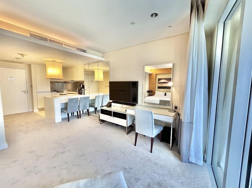 Fashion Avenue Dubai Mall Residences - Studio with balcony - Tap to explore photos