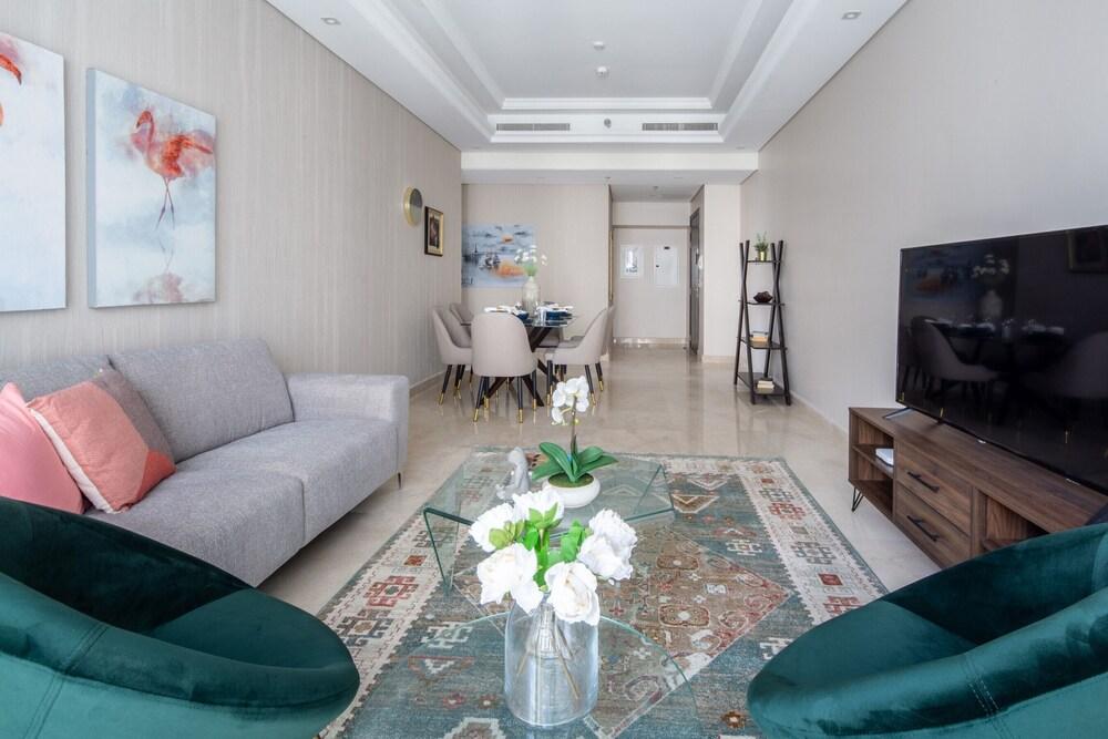 Rich & Vibrant 2BR With Study in Downtown Dubai - Tap to explore photos