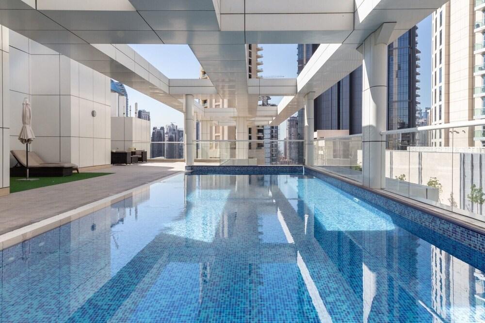 Pristine 2BR Apartment in Downtown Dubai - Sleeps 5! - Tap to explore photos