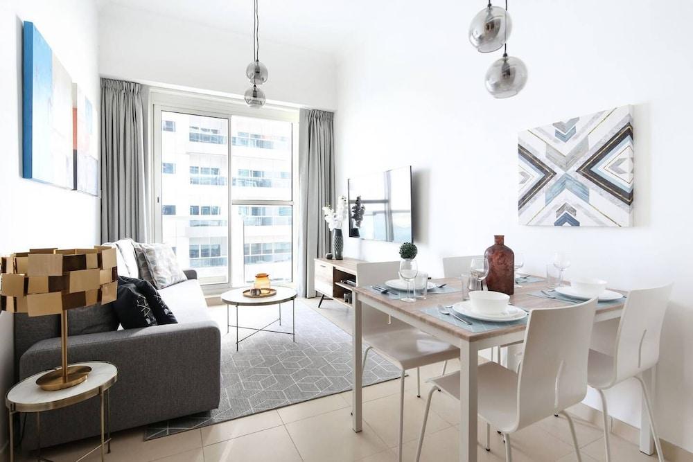 Modern and Stylish 1BR in Business Bay