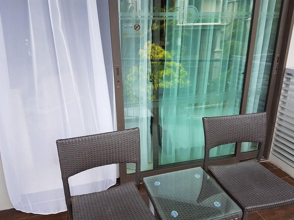 4616 - Studio With Balcony & Pool Near Patong Beach - Tap to explore photos