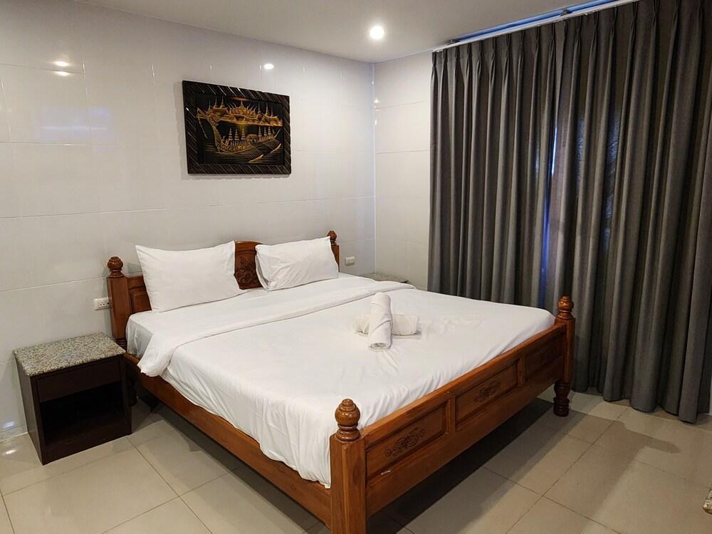 Patong Dynasty Royal Hotel Room Type - Superior Double Room