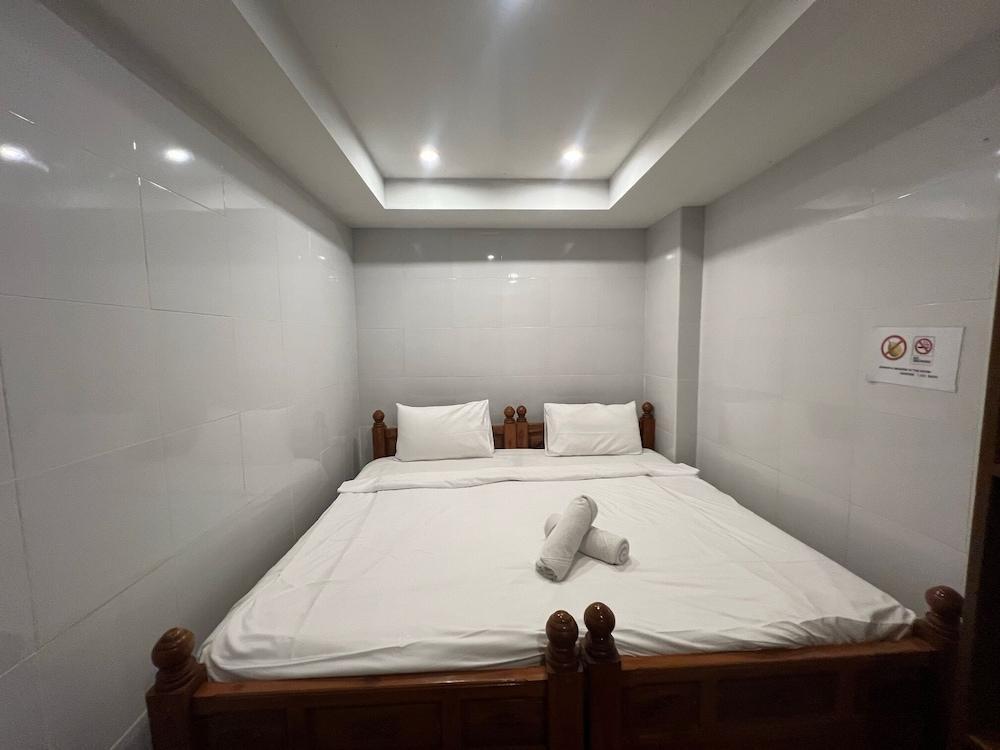 Patong Dynasty Royal Hotel Room Type - Standard Double Room