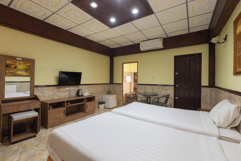 Kata Palace Phuket Hotel Room Type - Deluxe Double Room, 2 Twin Beds, Balcony