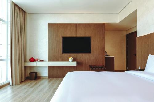 Movenpick Hotel Jumeirah Village Triangle - Tap to explore photos