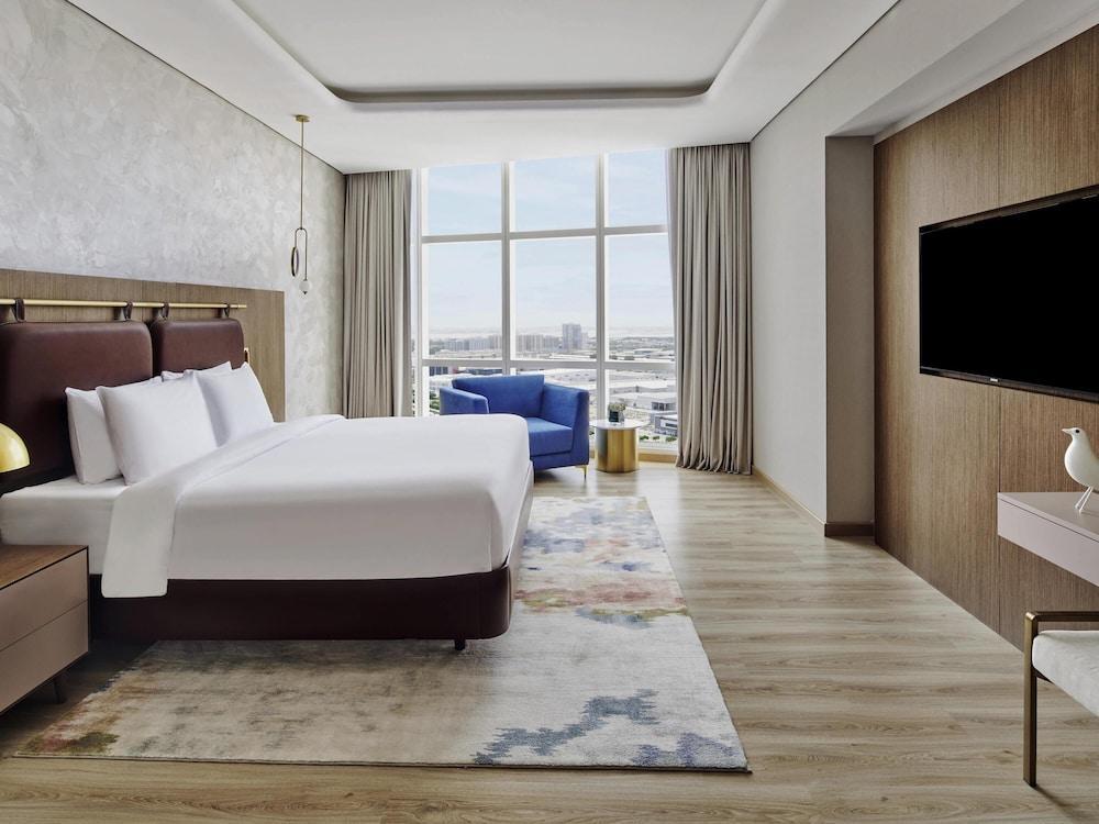 Movenpick Hotel Jumeirah Village Triangle Room Type - Premium Suite, 1 King Bed, City View