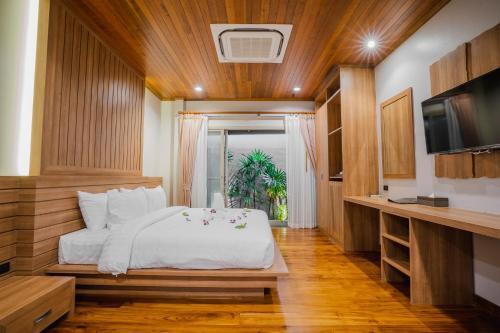 Malabar Pool Villa Phuket - Tap to explore photos