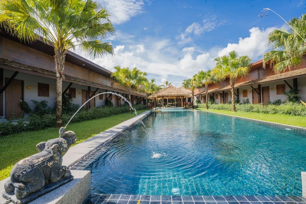 Malabar  Pool Villa Phuket - Tap to explore photos