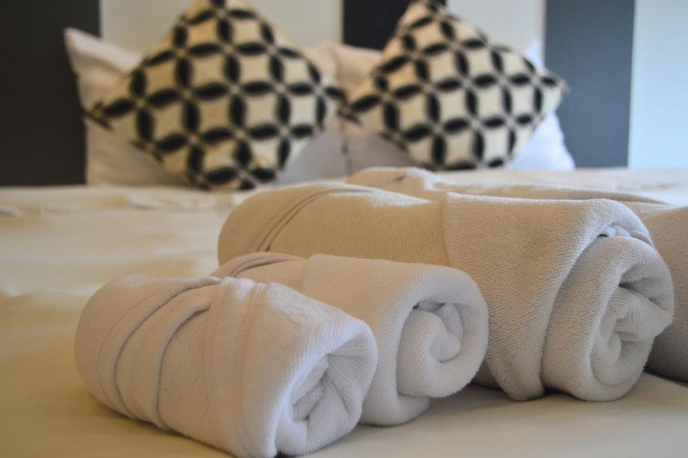 Z&Z Resort Room Type - Deluxe Double or Twin Room