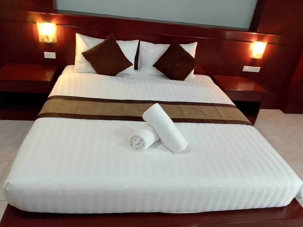 New Forest Patong Room Type - Standard Double Room (without balcony and without window)