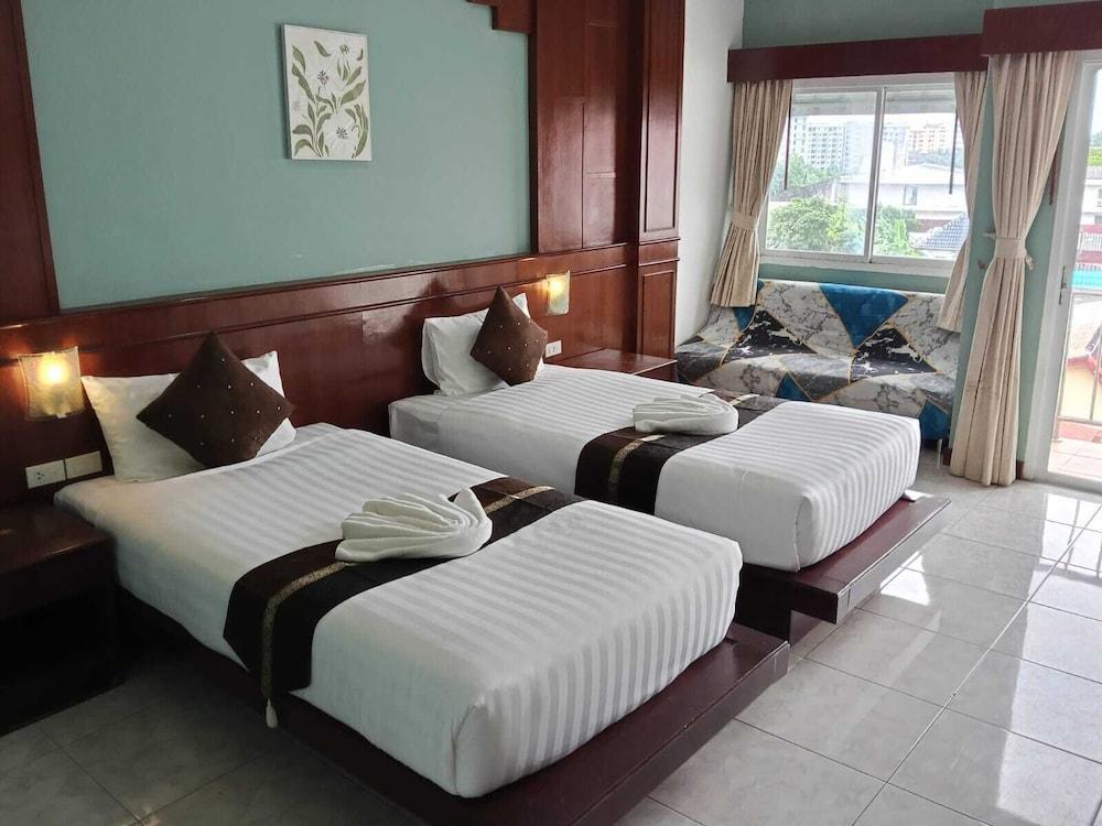 New Forest Patong Room Type - Deluxe Twin Room (with balcony and with window)