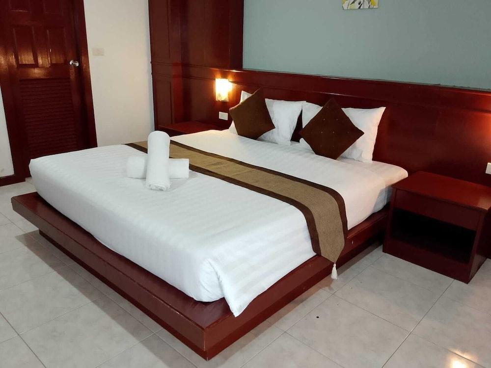 New Forest Patong Room Type - Superior Double Room without Balcony and without Window