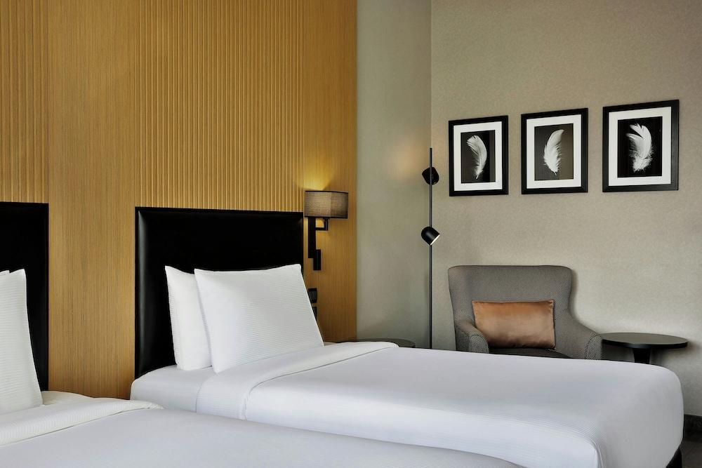 The First Collection Business Bay, Dubai, a Tribute Portfolio Hotel Room Type - Deluxe Twin Room with City View