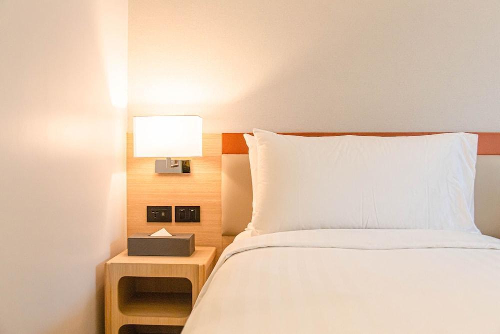 GLOW Mira Karon Beach Room Type - Deluxe Twin