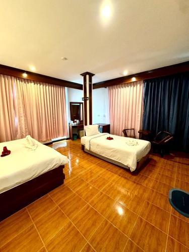 Centre Point Patong with Rooftop terrace - Tap to explore photos