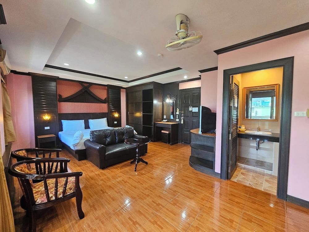 Nanai 2 Residence Patong Room Type - Premier Double Room
