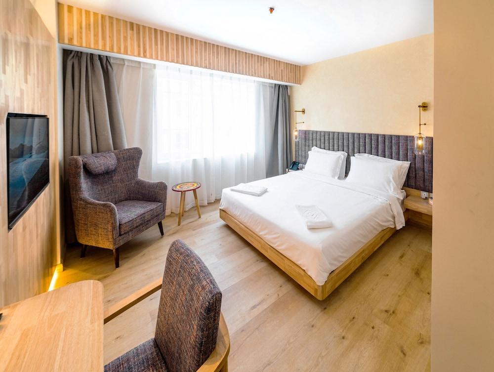 SQUARE hotel Room Type - Deluxe Double Room