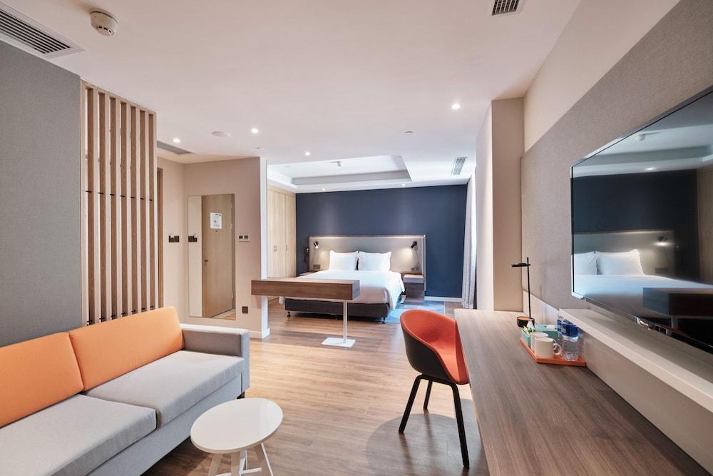 Holiday Inn Express SHANGHAI HONGQIAO NORTH - Tap to explore photos