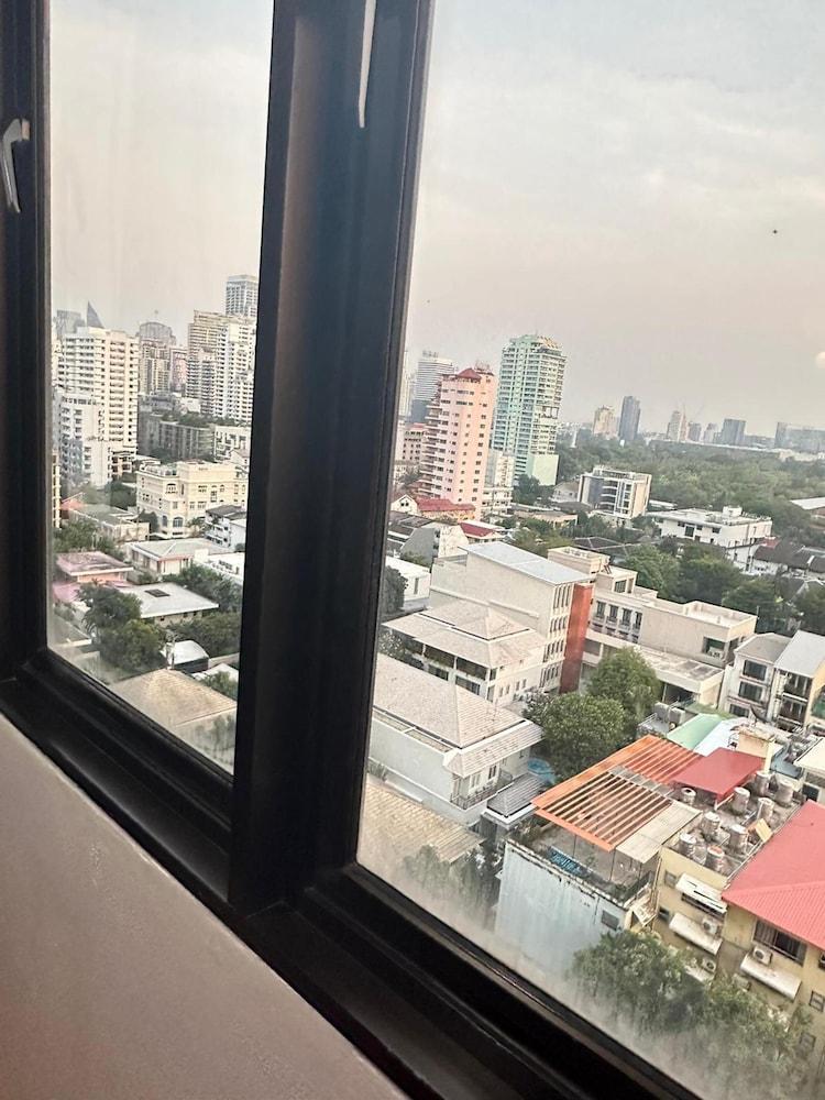 Omni Tower Direct Rooms Sukhumvit Soi 4 - Tap to explore photos
