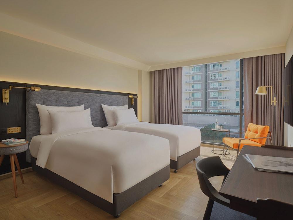 Public House Hotel Room Type - Uptown Twin Room