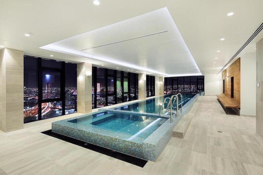 Southbank Platinum Tower Apartment - Tap to explore photos