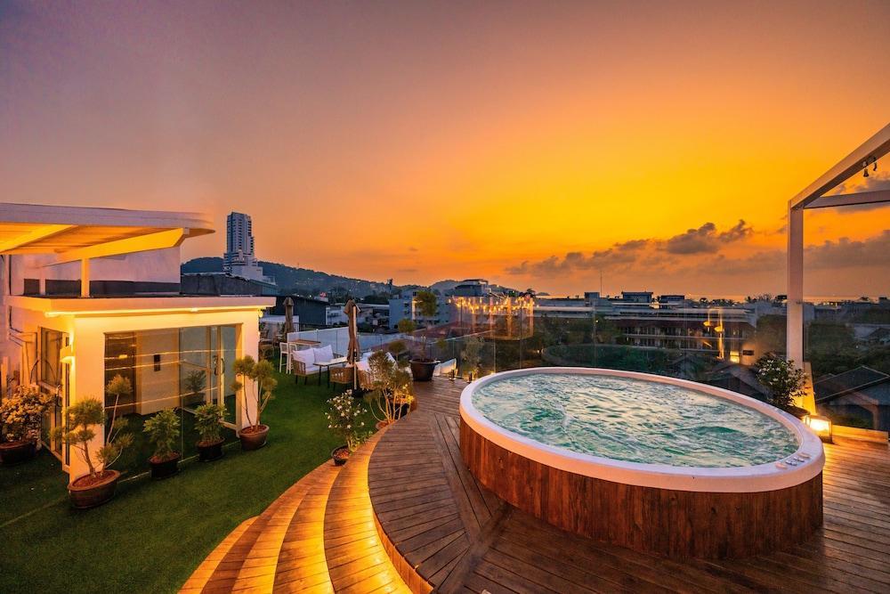 La Vista Patong Hotel - Tap to explore photos