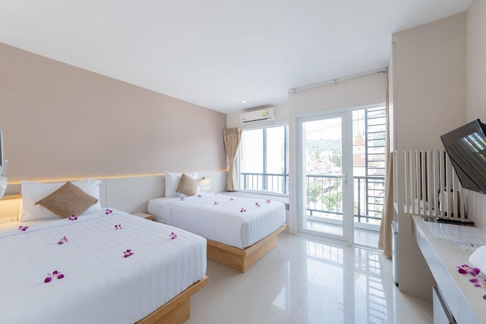 La Vista Patong Hotel Room Type - Deluxe Twin Room