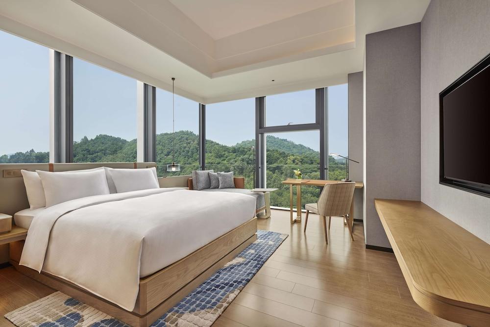 DoubleTree by Hilton Guangzhou Zengcheng Room Type - KING PREMIUM ROOM