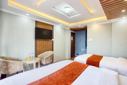 Hotel Airport Deepshree - Tap to explore photos