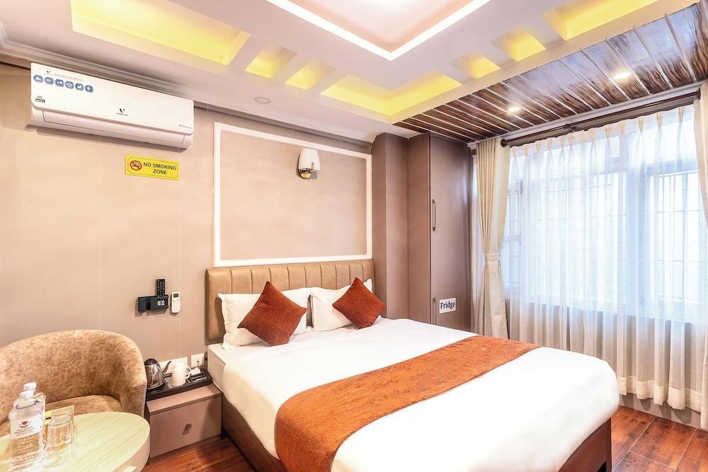 Hotel Airport Deepshree Room Type - Deluxe Double Room