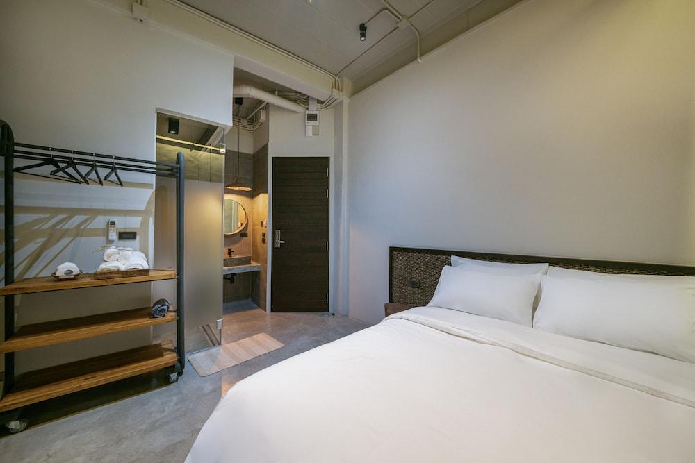 Siam Shelter Bangkok Room Type - Deluxe Room