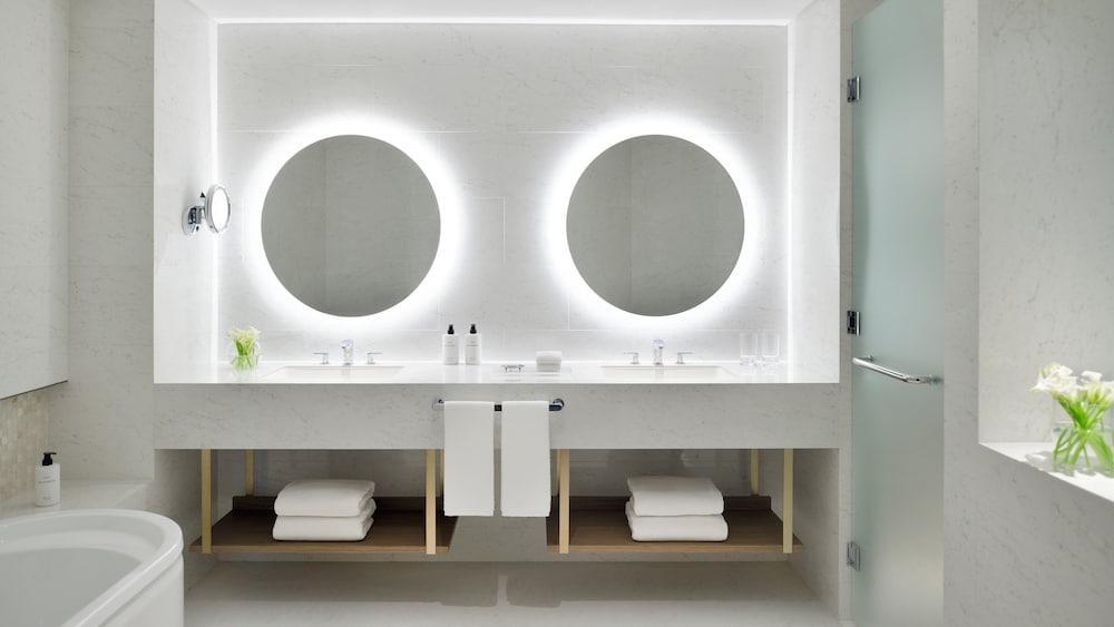 InterContinental Residences Abu Dhabi by IHG Room Type - Studio Suite, 1 King Bed, Kitchenette, Sea View InterContinental Residences Abu Dhabi by IHG Room Type - Studio Suite, 1 King Bed, Kitchenette, Sea View