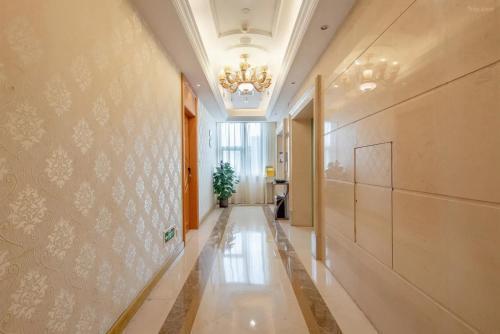 Vienna Hotel Guangzhou Beijing Road - Tap to explore photos