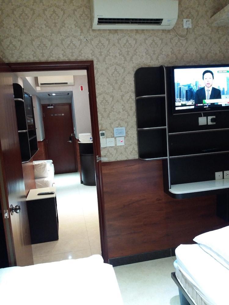 Rai Lei Hostel Room Type - Deluxe Family Suite (6 person)(with Window) Rai Lei Hostel Room Type - Deluxe Family Suite (6 person)(with Window)