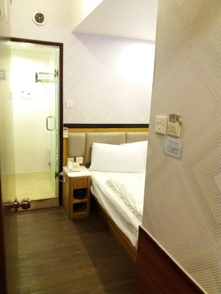 Rai Lei Hostel Room Type - Typical Double Room (No Windows)