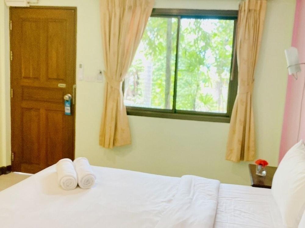Baan Karnjana Hotel Samui - Tap to explore photos